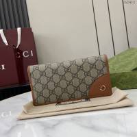 Gucci專櫃古馳最新款Emblem系列翻蓋長夾錢包 jh2411型號：821802
