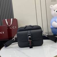 Gucci專櫃古馳最新款原廠皮飾織帶小號男士斜挎包 jh2424型號：816751