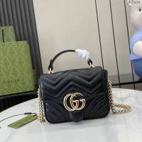 Gucci專櫃古馳最新款Marmont系列迷你原廠皮手提包女士鏈條肩背包 jh2439型號：811238