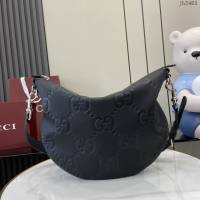 Gucci專櫃古馳最新款Body雙鎖扣粒面軟皮小號男士肩背包 jh2465型號：801887