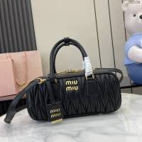 miumiu繆繆專櫃最新款Arcadie牛皮革中號保齡球手提包斜挎包 jh2530型號：5BB148