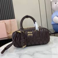 miumiu繆繆專櫃最新款Arcadie牛皮革中號保齡球手提包斜挎包 jh2531型號：5BB148
