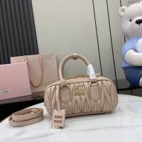 miumiu繆繆專櫃最新款小羊皮保齡球包手提肩背包 jh2535型號：5BB142