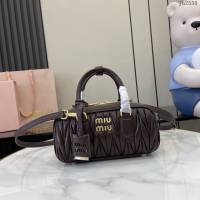 miumiu繆繆專櫃最新款小羊皮保齡球包手提肩背包 jh2538型號：5BB142