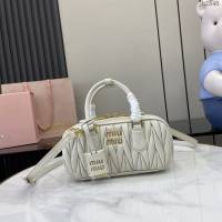 miumiu繆繆專櫃最新款小羊皮保齡球包手提肩背包 jh2540型號：5BB142