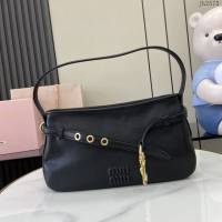 miumiu繆繆專櫃最新款爆款腋下中古包肩背女包 jh2573型號：5BC182