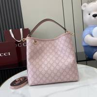 Gucci專櫃古馳最新款Emblem系列小號肩背包 jh2630型號：815103