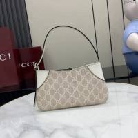 Gucci專櫃古馳最新款Emblem系列超迷你肩背包腋下包 jh2638型號：820696