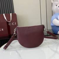 Gucci專櫃古馳2025春夏系列最新款Body雙鎖扣手袋單肩斜挎包 jh2669型號：824529