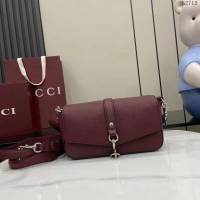 Gucci專櫃古馳2025春夏系列最新款原廠皮斜挎包肩背包 jh2713型號：821623