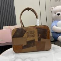 MIU MIU專櫃繆繆最新款小牛皮手提公事包 jh2740型號：5BB117