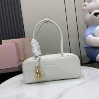 MIU MIU專櫃繆繆最新款Beau手袋原廠皮手提肩背包 jh2747型號：5BB173