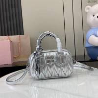 MIU MIU專櫃繆繆最新款小號保齡球手提包/斜挎包 jh2896型號：5BB123