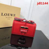 LOEWE羅意威 原單品質 Barcelona三角包 L01582016 最新概念款 牛皮肩背斜挎包  jdl1144