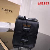 LOEWE羅意威 原單品質 Barcelona三角包 0158 最新概念款 小牛皮荔枝紋 肩背斜挎包  jdl1185