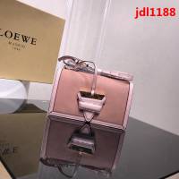 LOEWE羅意威 原單品質 Barcelona三角包 0158 最新概念款 小牛皮荔枝紋 肩背斜挎包  jdl1188