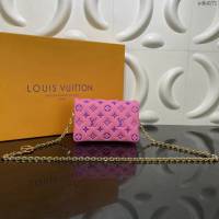 Louis Vuitton新款女包 M80745 路易威登Pochette Coussin链条包 Monogram压纹绵羊皮LV小挎包  ydh4171