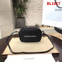 BALENCIAG巴黎世家 相機包 專櫃最新款 裏外全荔枝紋皮 字母LOGO 斜跨小包  BL1617