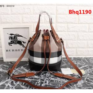 BURBERRY巴寶莉 B家原單 爆款 實用耐久 Canvas格紋水桶包 803231  Bhq1190