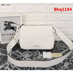 BURBERRY巴寶莉 新款 實用百搭斜背女包 即可肩背亦可斜挎 8201  Bhq1194