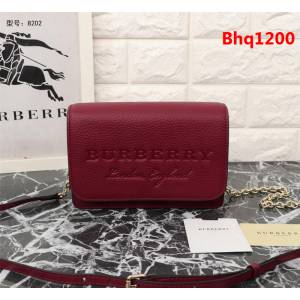 BURBERRY巴寶莉 官網新款 錢夾 可拆式肩背帶 兼作斜背包 8202  Bhq1200
