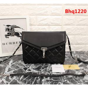 BURBERRY巴寶莉 時裝秀主打配飾 羔羊皮女款斜挎包 18235  Bhq1220