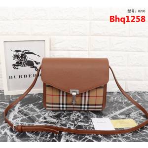 BURBERRY巴寶莉 原單 新款爆款 斜背包 卸下斜背帶兼作手拿包 8208  Bhq1258