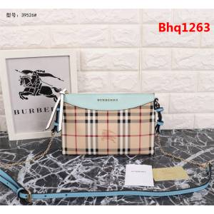BURBERRY巴寶莉 格紋輕便手拿包 可手攜亦可肩背 39526  Bhq1263