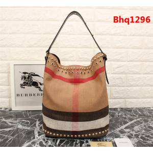 BURBERRY巴寶莉 新款 風格百搭 多用途手袋 附可拆式錢夾 413256  Bhq1296
