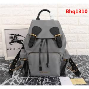 BURBERRY巴寶莉 中號 The Rucksack軍旅背包 3D立體徽標 多功能雙肩包  Bhq1310