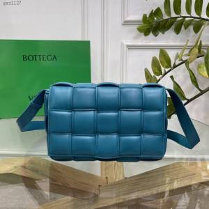 Bottega veneta高端女包 寶緹嘉小牛皮編織單肩斜挎包 BV經典款Cassette枕頭包  gxz1127