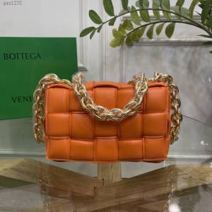 Bottega veneta高端女包 96008橙色 寶緹嘉新款枕頭鏈條包 BV經典款單肩斜挎手提女包  gxz1232