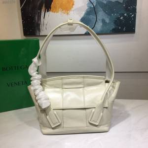 Bottega veneta高端女包 96009s小號 寶緹嘉Arco33油蠟牛皮包 BV經典款蝙蝠包手提包  gxz1239