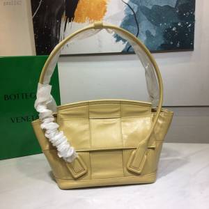 Bottega veneta高端女包 96009s小號 寶緹嘉Arco33油蠟牛皮包 BV經典款蝙蝠包手提包  gxz1242