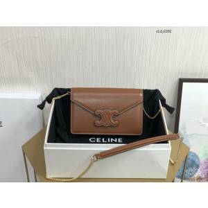 Celine專櫃2022新款CUIR TRIOMPHE斜挎女包 賽琳新品WOC鏈條皮革信封包 10J733 sldj2282