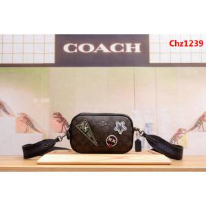 COACH蔻馳 徽章限量小包 咖啡黑12084 可單肩斜挎手拎  Chz1239