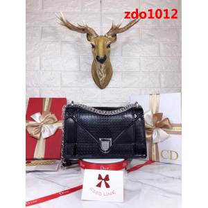 DIOR迪奧 藤格紋系列 原版皮 市場最火爆款 鏈條斜挎包  zdo1012