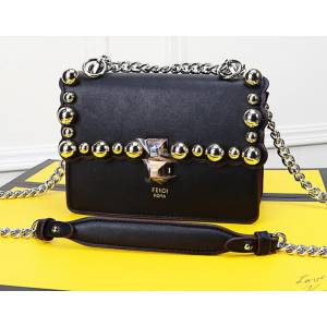 FENDI芬迪 小號 Fendi 2018秋冬新款 Kani翻蓋式手袋 可斜背亦可手提 088 081  fd1316