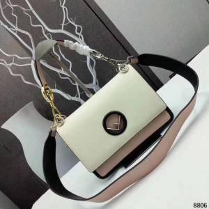 FENDI芬迪 大號fendi KAN I手袋 飾以最新FENDI F LOGO 可斜背或手拿 8807  fd1424