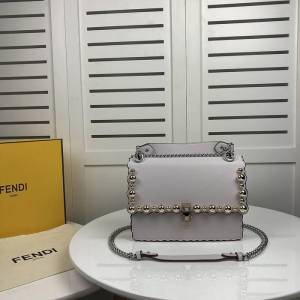 FENDI芬迪 大號 Fendi 2018 秋冬新款 Kani翻蓋式手袋 可斜背亦可手提 088  fd1459