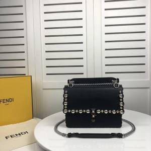 FENDI芬迪 大號 Fendi 2018 秋冬新款 Kani翻蓋式手袋 可斜背亦可手提 088  fd1460