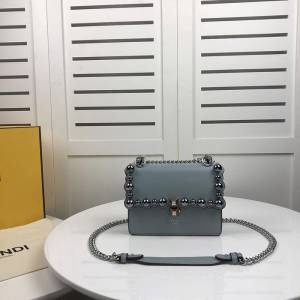 FENDI芬迪 小號 Fendi 2018 秋冬新款 Kani翻蓋式手袋 可斜背亦可手提 088  fd1463