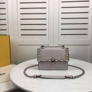 FENDI芬迪 小號 Fendi 2018 秋冬新款 Kani翻蓋式手袋 可斜背亦可手提 088  fd1464