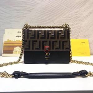 FENDI芬迪 翻蓋式迷你手袋 可滑動鏈條長肩 可斜背亦可手提 0381M88  fd1626