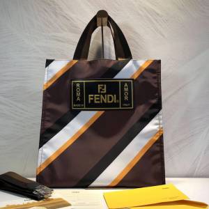 FENDI芬迪 配兩個可調整手把 內拉鏈口袋 大型方形手提袋 404M58  fd1631