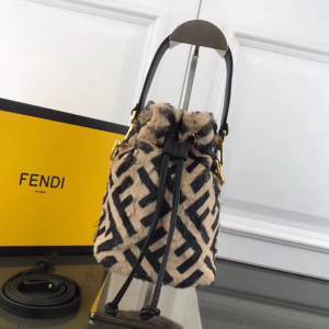 FENDI芬迪 Fendi MINI BUCKET 字母繡桶包 可手提 可斜挎 8850毛毛  fd1634