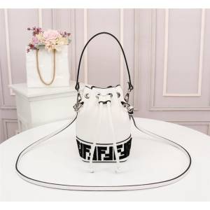 FENDI芬迪 升級版 Fendi 新款桶包 底部繡雙F 袋口收縮 單肩斜挎水桶包  fd1777