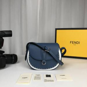 FENDI芬迪 原單爆款 休閒時尚 小斜挎馬鞍包  fd1875
