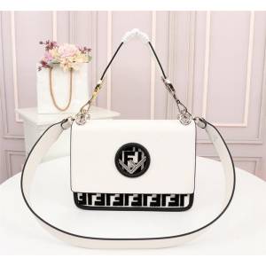 FENDI芬迪 FENDI KAN I手袋 飾以最新FENDI F LOGO 經典雙F圖案 可斜背或手拿  fd1900