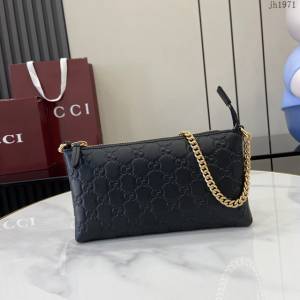 Gucci專櫃古馳最新款原廠牛皮鏈條包麻將包 jh1971型號：779791